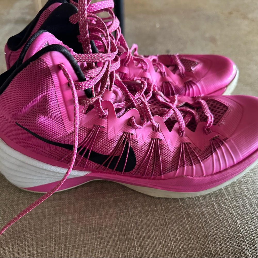 Nike hyperdunk 2013 ‘think pink’